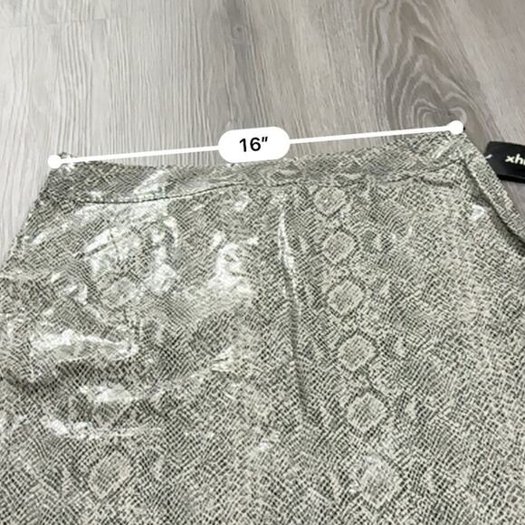 Xhilaration Gray Python Snakeskin Print Mini Skirt Size 11 - Picture 3 of 4